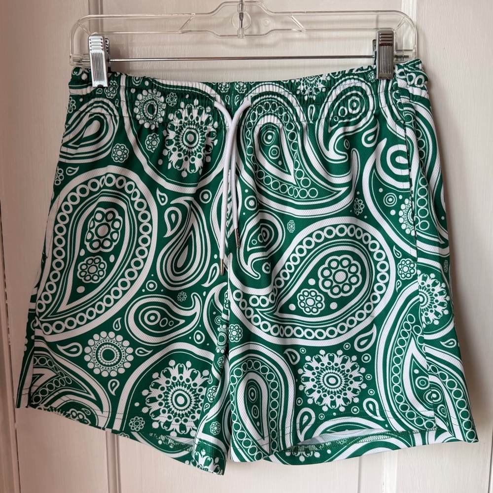 Boho Paisley Green and White Print Elastic Drawstring Waist Men’s Shorts Size M